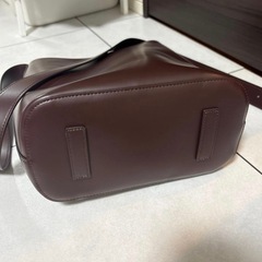 【超美品】レザータッチスクエアショルダーバッグ／ユニクロの画像