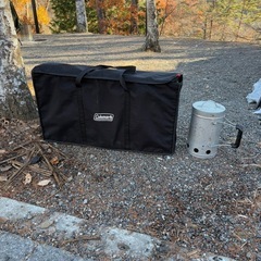 【BBQ】【キャンプ】Coleman コールマン 　グリルプレート付き、炭10kg、火消し壺、着火剤付きの画像