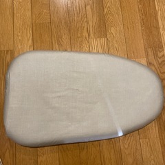 アイロンとアイロン台の画像