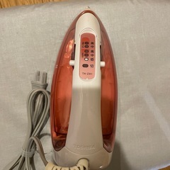 アイロンとアイロン台の画像