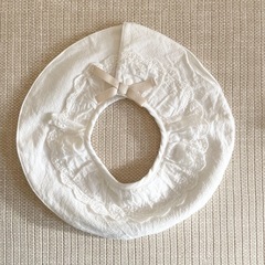 【apres les cours】 アプレレクール レースフリルスタイ よだれかけの画像