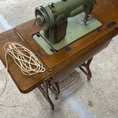 足踏みミシンの画像