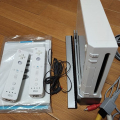 Wii UとWiiの2台セット ゲームパッド リモコン ソフト7本付の画像