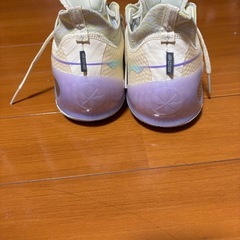 ホワイト ローカット バスケットシューズの画像