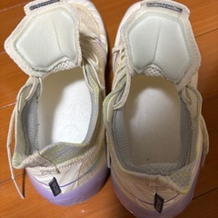 ホワイト ローカット バスケットシューズの画像