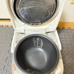 ZOJIRUSHI 圧力IH炊飯ジャー NP-WD10 極め羽釜 シルバー 2015年製の画像