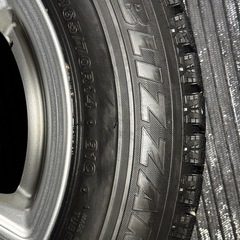 (問い合わせ多いのでゆっくりの返信になります)ブリジストンのスタッドレスタイヤとホイールセットの画像