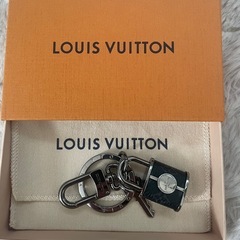 Louis Vuitton ロゴ入りキーホルダーの画像