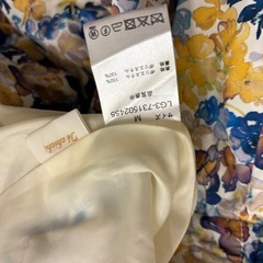 ブラウン系薄手カットソー&花柄スカートの画像