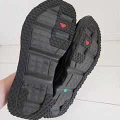 SALOMON ブラック メッシュ サンダルの画像