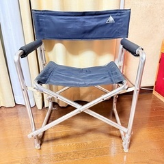 キャンプなどに使う椅子2脚の画像