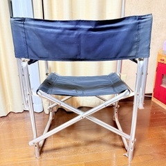 キャンプなどに使う椅子2脚の画像