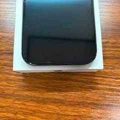 iPhone 15 ブラック 本体 128GB 化粧箱・ケース・ケーブル付きの画像