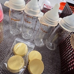 哺乳瓶いろいろの画像