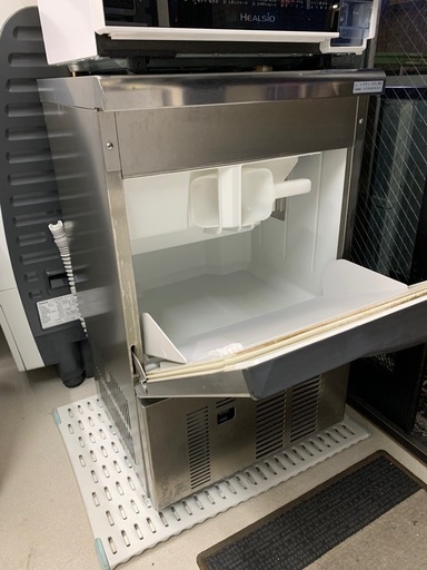 大和冷機工業の業務用製氷機　47kg