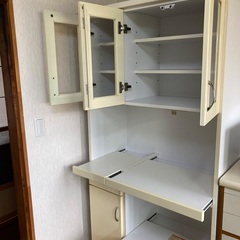 食器棚の画像