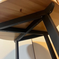 IKEA 丸テーブルの画像