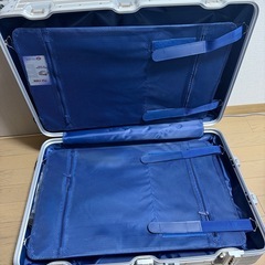 新品スーツケースの画像