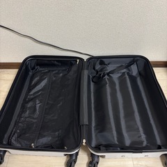 【５日まで限定】スーツケース　白　ホワイト　M サイズ　キャリーケース　キャリーバック　の画像