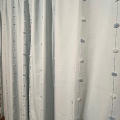 【売ります】かわいい！立体ボンボン付き水色カーテン ＋ チューリップ柄レース 4枚セットの画像