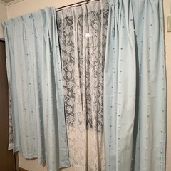 【売ります】かわいい！立体ボンボン付き水色カーテン ＋ チューリップ柄レース 4枚セットの画像