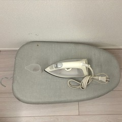 ニトリ アイロン×アイロン台の画像