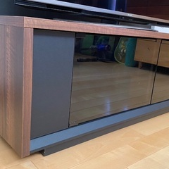 しっかりした丈夫なテレビ台の画像