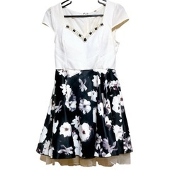 お値下げ　dazzyビジュー付花柄サテン×チュールAラインミニドレスMサイズの画像