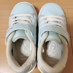 スニーカー 18cm
の画像