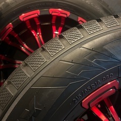 【美品】ハイエース　スタッドレス　赤の画像