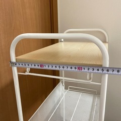 隙間だなの画像