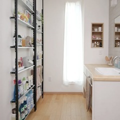 【新品未使用品】超薄型突っ張りディスプレイ収納ラック　奥行12cmの画像