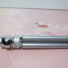 【カメラミニ三脚】持ち運びに便利な極小サイズ　使用範囲１６ｃｍ→３１ｃｍ　未使用品の画像