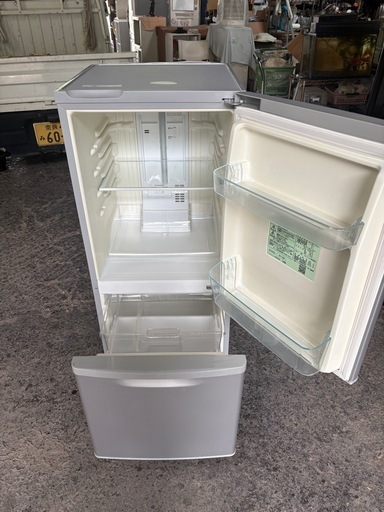 Panasonic 冷蔵庫（NR-B149W-S）2017年製 (🐥チャツオ🐥) 桜井の