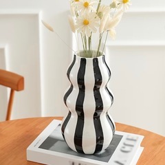 ストライプ花瓶の画像