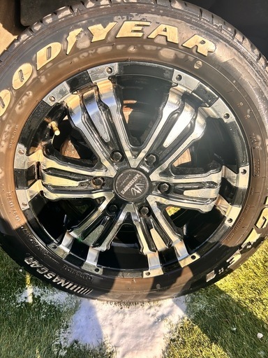 2年のみ使用　ハイエース　タイヤホイール　バトルシップ　　215/60 r17