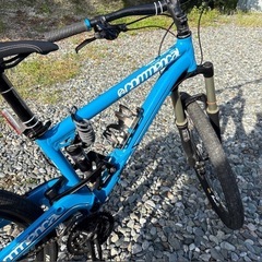  フルサスペンション搭載のオールマウンテンモデル、 Commencal Meta 5.5 
の画像