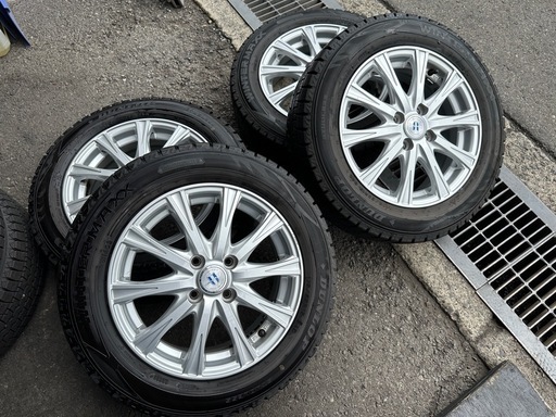 アクア等に 15インチスタッドレス4本セットアルミ付き