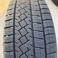 2023年製215/60R16スタッドレスタイヤホイール付きの画像