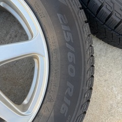 2023年製215/60R16スタッドレスタイヤホイール付きの画像