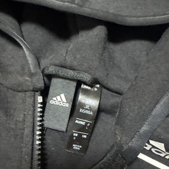 adidas パーカー　黒の画像