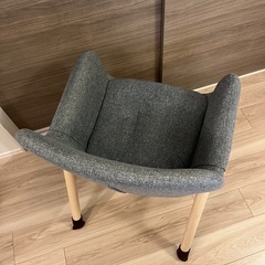 IKEA VEDBO アームチェア ダークグレーの画像