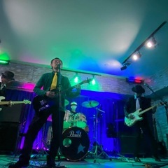 鍵盤奏者と女性コーラス求む