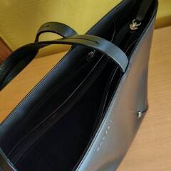 CARVEN　カルヴェン　牛皮新品バックの画像