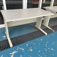 オフィスデスクの画像