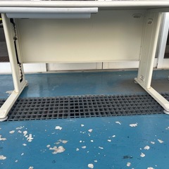 オフィスデスクの画像