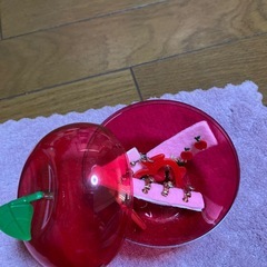 りんごのイヤリング　りんご小物入れ付きの画像
