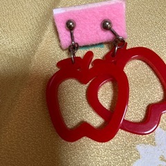 りんごのイヤリング　りんご小物入れ付きの画像