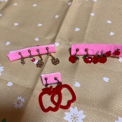 りんごのイヤリング　りんご小物入れ付きの画像