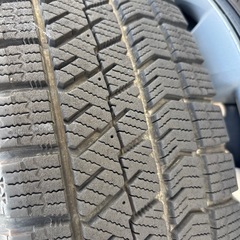 中古スタッドレスタイヤ　ホイールカバー付き４本鉄ホイールの画像